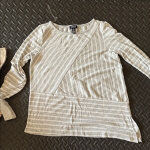 Jones New York Women's Cream and Gray Long Sleeve Top